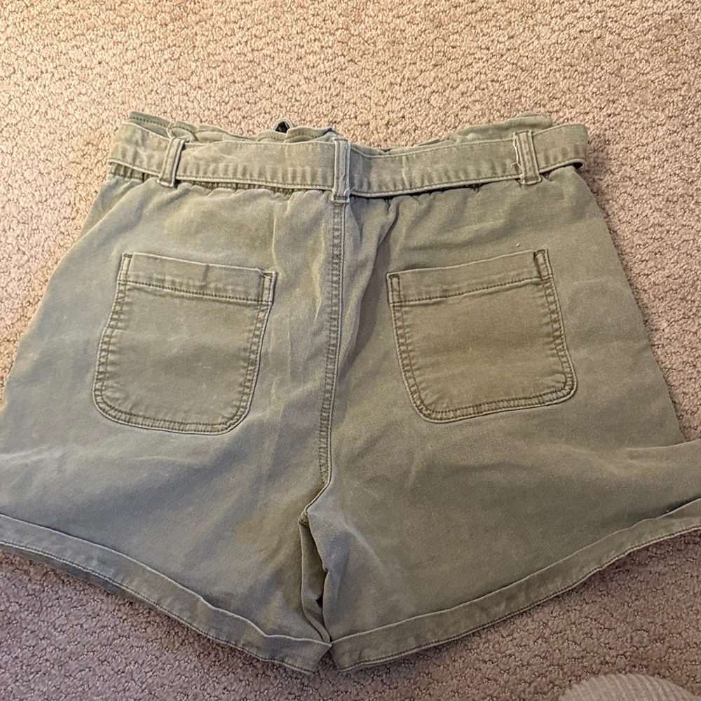 LOFT Olive Green Women's Cargo Shorts - Picture 3 of 4